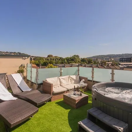 Luxury Penthouse Apartment With Hot Tub Bath Exterior photo