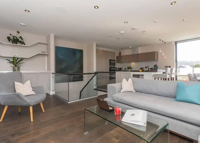 Luxury Penthouse Apartment With Hot Tub