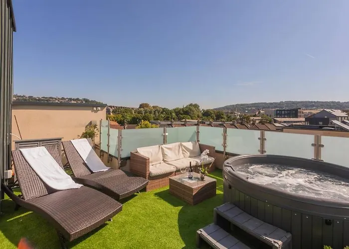 Luxury Penthouse Apartment With Hot Tub